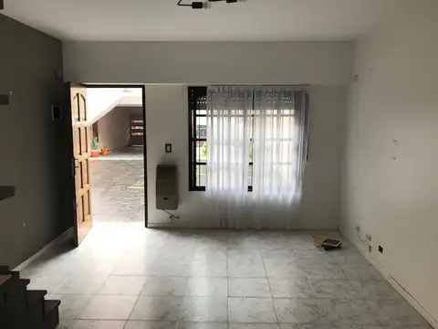 TRIPLEX 4 AMB. CON PATIO, TERRAZA Y GARAGE