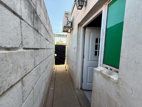 VENTA/CASA/DOS DORMITORIOS/COCHERA