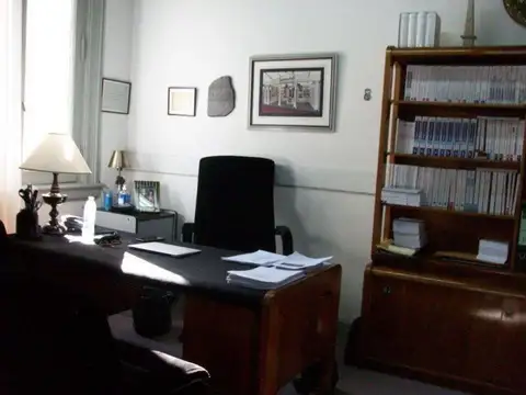 Oficina 8 ambientes con 2 baños