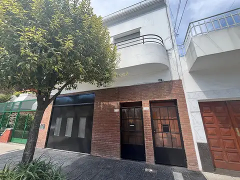 Local de 24 Mts mas Vivienda de 3 Ambientes. Todo en PB. Apto credito 