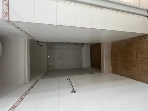 Local en Venta Via Púb.