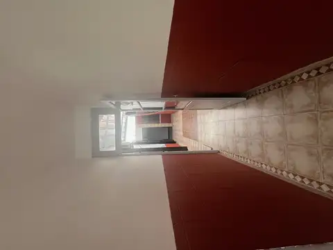 Local de 24 Mts mas Vivienda de 3 Ambientes. Todo en PB. Apto credito 