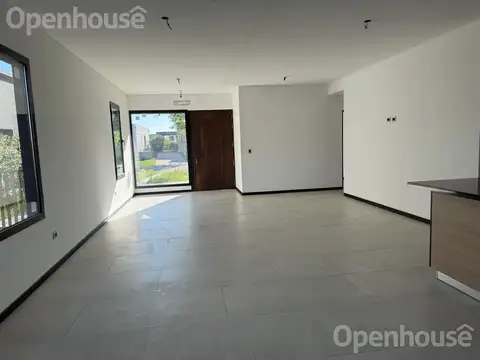 Casa en Venta con 3 cocheras