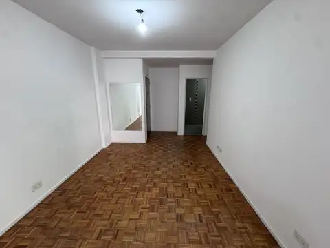 Impecable 3 Ambientes con Balcón en Barracas en Alquiler