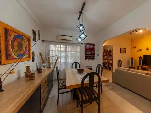 Casa 4 ambientes con 2 baños