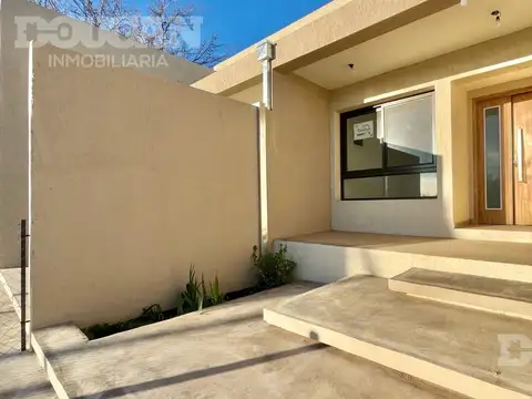 Casa 4 ambientes con 2 baños