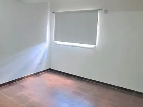 Esteban De Luca 1000, Piso 1