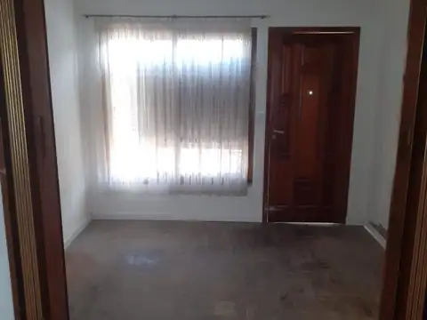 Casa en Alquiler con 1 cochera