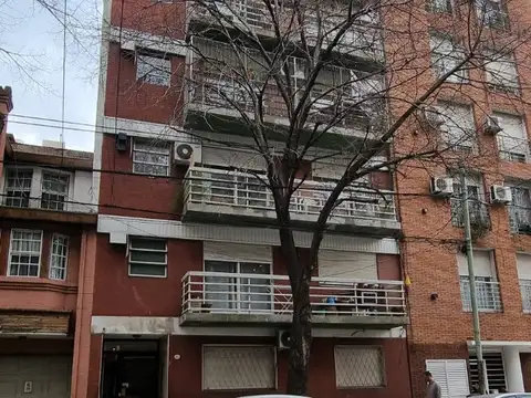 Departamento en Venta 3 ambientes al Frente con Balcon en Caballito