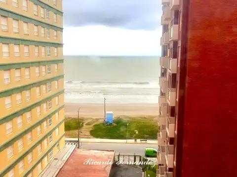 Amplio dos ambientes con vista al mar