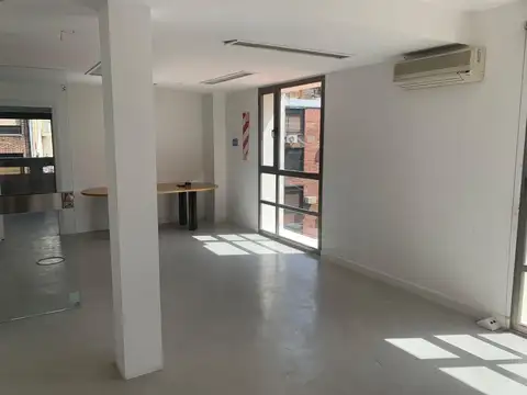 Oficina en Alquiler con 1 cochera