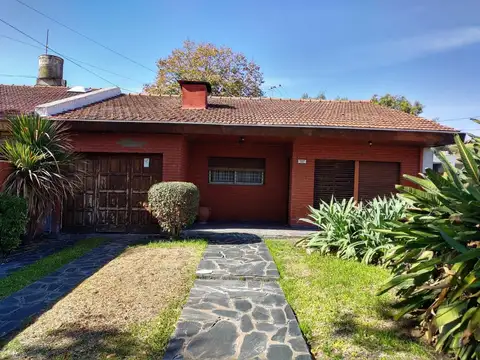 AMPLIA CASA SOBRE LOTE DE 450 M2