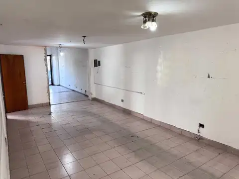 Local en Venta en Parque Chacabuco, $ 125.000