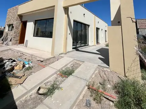 CASA EN VENTA LUJAN DE CUYO