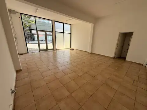 EXCELENTE LOCAL CÉNTRICO PARA INVERSIÓN