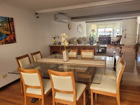 Casa 6 ambientes con 4 baños