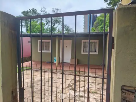 CF1302 - CASA CON AMPLIO TERRENO EN VENTA - 2 DORMITORIOS - ZONA HOSPITAL MADARIAGA