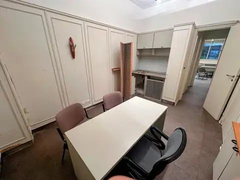 Recoleta - Consultorio u oficina en impecable estado! 1 cochera