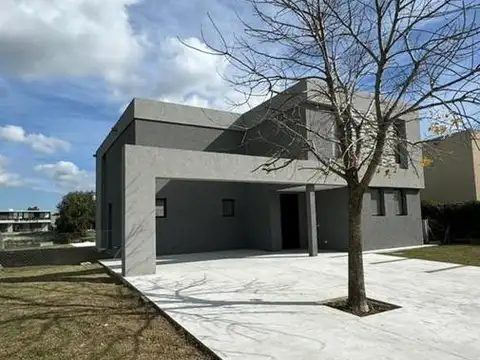 Casa 6 ambientes con 3 baños