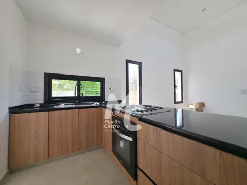 Casa 5 ambientes con 3 baños