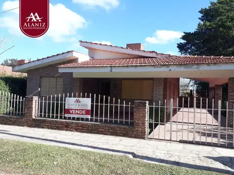 CASA EN VENTA EN INMEJORABLE UBICACIÓN, MERLO, S.L.