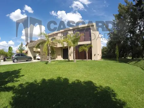 Casa en venta de 5 ambientes con piscina en El Lauquen Club De Campo