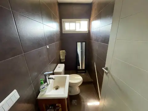 Casa 5 ambientes con 2 baños