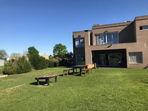 VENTA CASA 5 AMB PILETA SAN SEBASTIAN