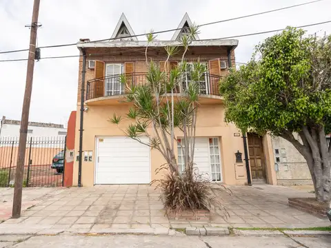 Depto Tipo Casa en Venta con 1 cocheras