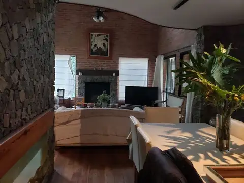 Casa 6 ambientes con 3 baños