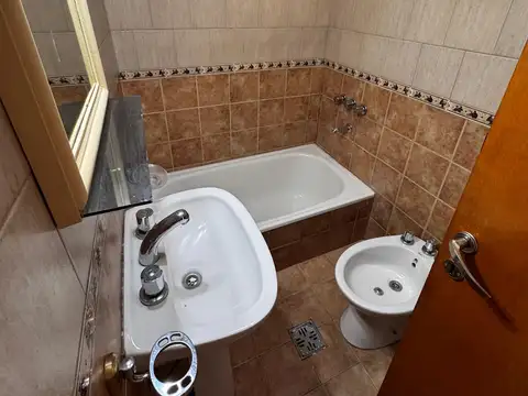 Rivera Indarte 1000, Piso 1