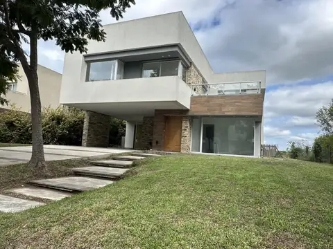 Venta Casa en Escobar en Puertos del lago,  Barrio Vistas lote 25