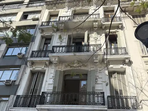 TRIBUNALES Importante Local en Pb y Sótano. 210 m Total