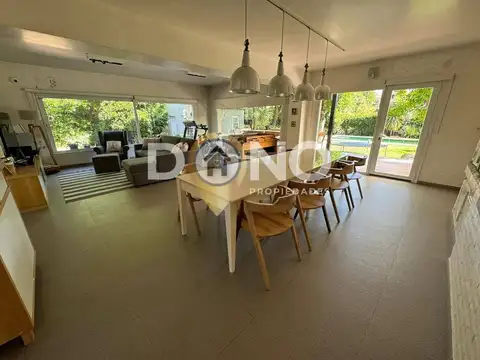 Casa 10 ambientes con 5 baños