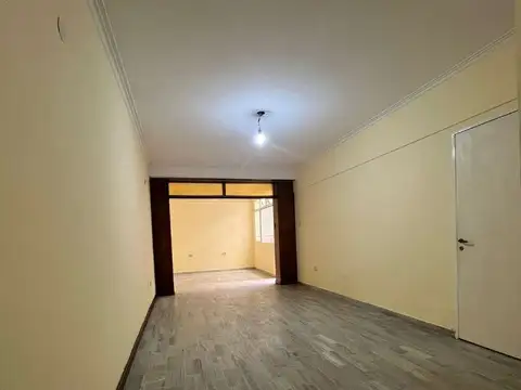 DOS DORMITORIOS, DOS PATIOS, AMPLIO, BAÑO Y ARTEFACTOS DE COCINA NUEVOS