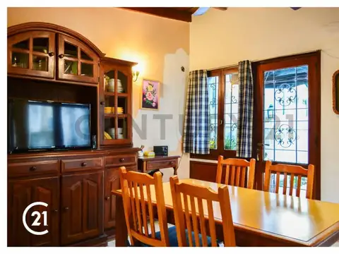 Casa 6 ambientes con 2 baños