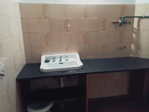 Local en venta a metros de Av. San Martín