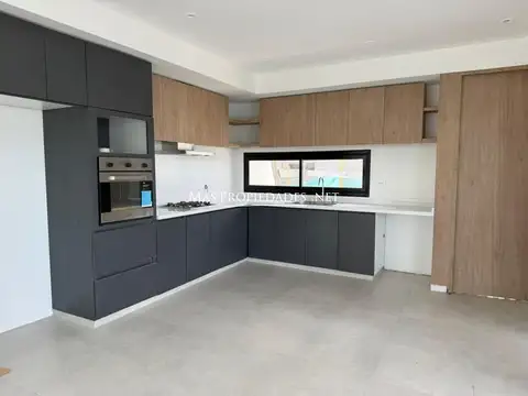 Casa 4 ambientes con 3 baños