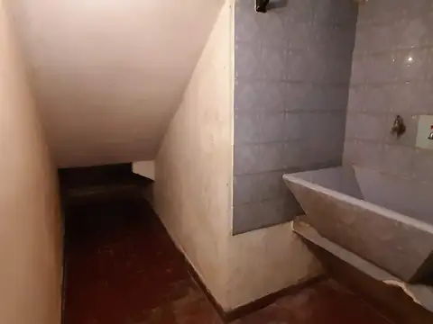 Casa 4 amb. en dos Plantas. Cochera pasante.