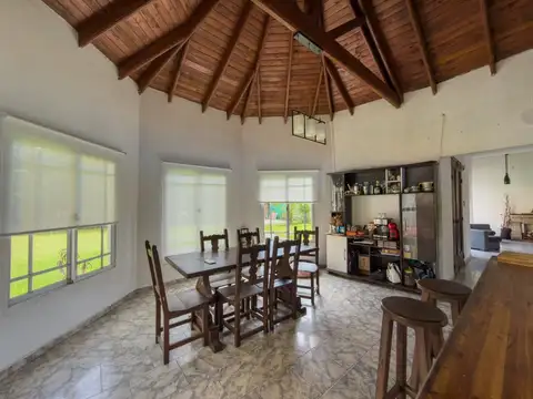 Casa en Venta con 2 cocheras