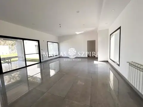 Casa 4 ambientes con 3 baños