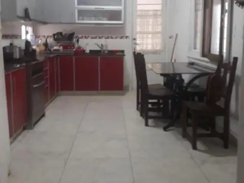 Casa 5 ambientes con 1 baño