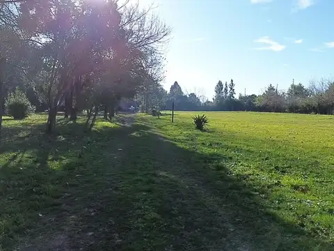 Lote 8800 m² con Casa 3 Ambientes y Pileta en Pilar