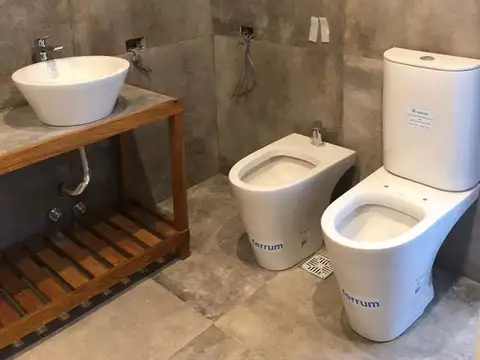 Casa en Alquiler en Pilar del Este - San Ramon, USD 3.500