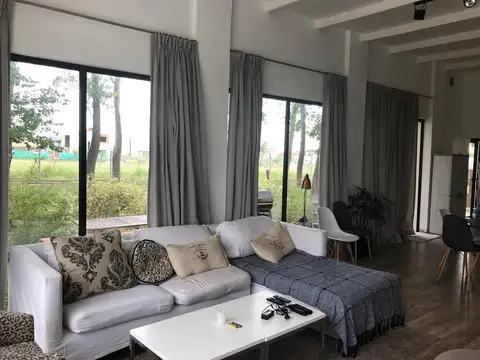 Casa en Alquiler de 3 dormitorios