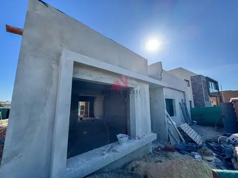 Santa Lucia, Pilar del Este. 100