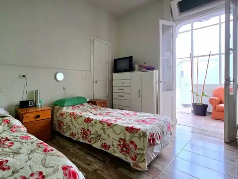 Casa 9 ambientes con 3 baños