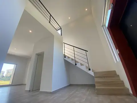 HERMOSA CASA EN ALQUILER EN ARAUCARIAS PUERTOS DEL LAGO - ESCOBAR 100