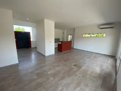 Casa en Alquiler con 1 cochera