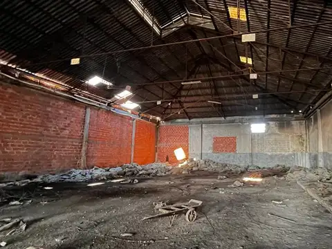 Conesa al 1800, 3600 mts 2 distribuido en 3 plantas.